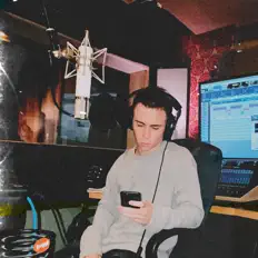 Ouve Jack B., vê vídeos de música, lê a biografia, vê as datas da digressão e muito mais!