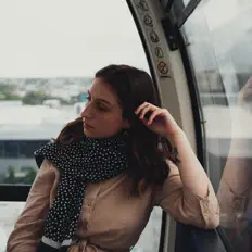 Ascolta Olivia James, guarda video musicali, leggi la biografia, vedi le date del tour & altro!