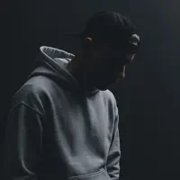 Ouça undefined, assista a videoclipes, leia a biografia, veja as datas das turnês e mais!