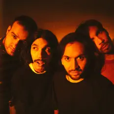 Alizés dinle, müzik videolarını izle, biyografisini oku, tur tarihlerini ve daha fazlasını gör!