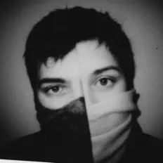 snmXverseを聴いたり、ミュージックビデオを鑑賞したり、経歴やツアー日程などを確認したりしましょう！