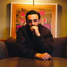 Demir Kapıcıoğluを聴いたり、ミュージックビデオを鑑賞したり、経歴やツアー日程などを確認したりしましょう！