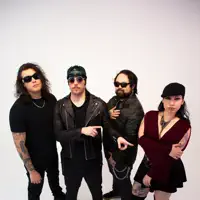 Ascolta undefined, guarda video musicali, leggi la biografia, vedi le date del tour & altro!