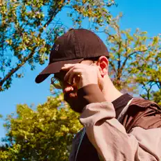 Escucha a Kelbin, mira videos musicales, lee su biografía, consulta las fechas de las gira y más.