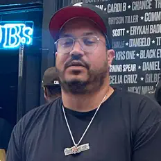 Hör dir ChrisMesBeats an, schau dir Musikvideos an, lies die Biografie, finde Tourdaten und mehr!