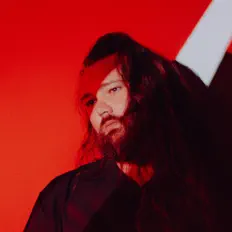 收听 ONI、观看音乐视频、阅读小传、查看巡演日期等 ！