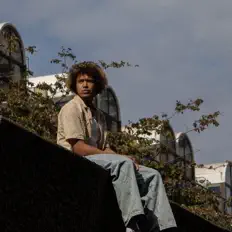 收听 Rio Sterling、观看音乐视频、阅读小传、查看巡演日期等 ！