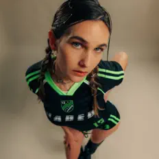 Ascolta Le Manou, guarda video musicali, leggi la biografia, vedi le date del tour & altro!