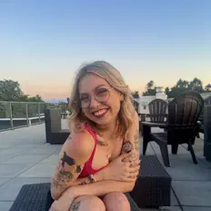 Listen to Savannah Skye, watch music videos, read bio, see tour dates & more!