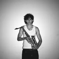 Escucha a TOUNA, mira vídeos musicales, lee la biografía, consulta fechas de giras y mucho más.