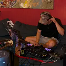 聆聽 BarT、觀看音樂影片、閱讀小傳、查看巡演日期等！