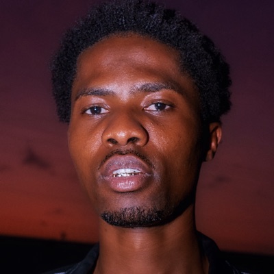 Hör dir Kwesi Arthur an, schau dir Musikvideos an, lies die Biografie, finde Tourdaten und mehr!