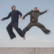 Supernova을(를) 듣고, 뮤직 비디오를 보고, 약력을 읽고, 투어 일정 등을 확인하세요!