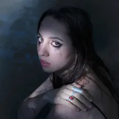 聆聽 Alice Recher、觀看音樂影片、閱讀小傳、查看巡演日期等！