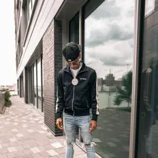 Dengarkan Babylil, tonton video musik, baca bio, lihat tanggal tur & lainnya!