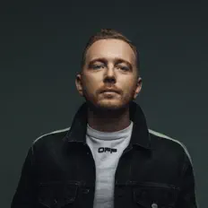 聆聽 КЕЙЗ、觀看音樂影片、閱讀小傳、查看巡演日期等！