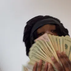 Dengarkan Just R4e, tonton video musik, baca bio, lihat tanggal tur & lainnya!