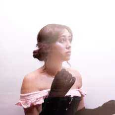 Poslechněte si interpreta Chloé Burtin, sledujte hudební videa, přečtěte si životopis, podívejte se na data turné a další informace.