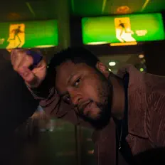 Ascolta Keagan Raphael, guarda video musicali, leggi la biografia, vedi le date del tour & altro!