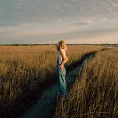 Luister naar Bella Peadon, bekijk muziekvideo's, lees de bio, bekijk de tourdata, en meer!