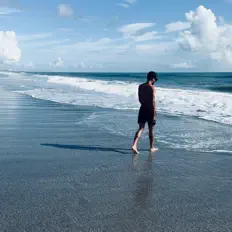 Luister naar Medium, bekijk muziekvideo's, lees de bio, bekijk de tourdata, en meer!