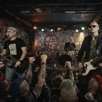 Ascolta undefined, guarda video musicali, leggi la biografia, vedi le date del tour & altro!