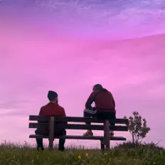 聆聽 Willy & Romou、觀看音樂影片、閱讀小傳、查看巡演日期等！