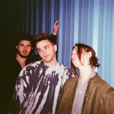 Posłuchaj wykonawcy M I R Ó U X, obejrzyj teledyski, przeczytaj biografię, zobacz daty tras koncertowych i nie tylko!