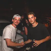 undefined dinle, müzik videolarını izle, biyografisini oku, tur tarihlerini ve daha fazlasını gör!