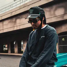 Cj Light dinle, müzik videolarını izle, biyografisini oku, tur tarihlerini ve daha fazlasını gör!