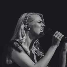 Hör dir Annika an, schau dir Musikvideos an, lies die Biografie, finde Tourdaten und mehr!