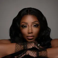 CEGIE을(를) 듣고, 뮤직 비디오를 보고, 약력을 읽고, 투어 일정 등을 확인하세요!