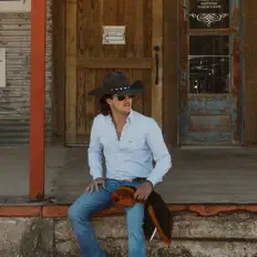 Peyton Jones सुनें, म्यूज़िक वीडियो देखें, बायो पढ़ें, दौरे की तारीखें और बहुत कुछ देखें!