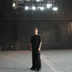 Ouça 8-AN, assista a videoclipes, leia a biografia, veja as datas das turnês e mais!