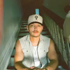 收听 Clay Cormier、观看音乐视频、阅读小传、查看巡演日期等 ！