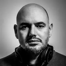 Ascolta Aztoria, guarda video musicali, leggi la biografia, vedi le date del tour & altro!