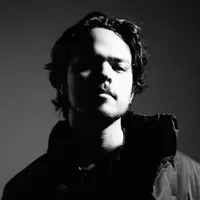 Luister naar undefined, bekijk muziekvideo's, lees de bio, bekijk de tourdata, en meer!