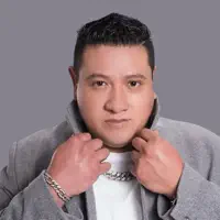 Ascolta undefined, guarda video musicali, leggi la biografia, vedi le date del tour & altro!