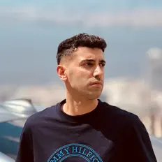 Ακούστε περιεχόμενο από Deniz Boss, παρακολουθήστε μουσικά βίντεο, διαβάστε το βιογραφικό, δείτε ημερομηνίες περιοδείας, και πολλά ακόμη!