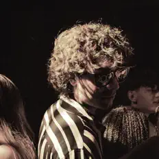 Poslechněte si interpreta Michael De Leo, sledujte hudební videa, přečtěte si životopis, podívejte se na data turné a další informace.