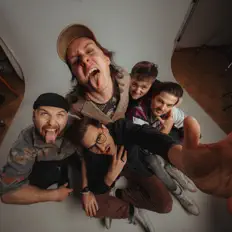 Escucha a Max im Parkhaus, mira vídeos musicales, lee la biografía, consulta fechas de giras y mucho más.