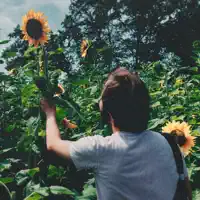 Escucha a undefined, mira videos musicales, lee su biografía, consulta las fechas de las gira y más.