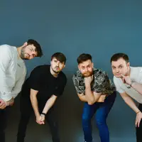 undefined dinle, müzik videolarını izle, biyografisini oku, tur tarihlerini ve daha fazlasını gör!