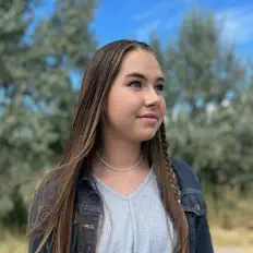 Ellie Brightonを聴いたり、ミュージックビデオを鑑賞したり、経歴やツアー日程などを確認したりしましょう！