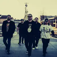 Ascolta undefined, guarda video musicali, leggi la biografia, vedi le date del tour & altro!