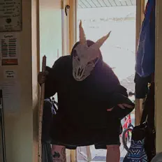 Écoutez Mac Death, regardez des vidéoclips, lisez la biographie, consultez les dates de tournée et plus encore !