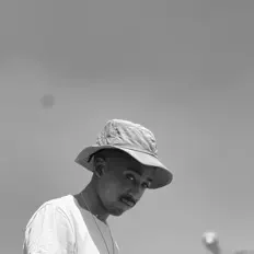 SAVxLUI सुनें, म्यूज़िक वीडियो देखें, बायो पढ़ें, दौरे की तारीखें और बहुत कुछ देखें!