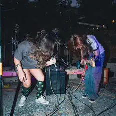 聆聽 Beth and the Baysides、觀看音樂影片、閱讀小傳、查看巡演日期等！