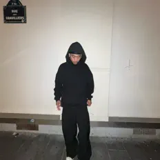 Dengarkan OGWAVEY, tonton video musik, baca bio, lihat tanggal tur & lainnya!