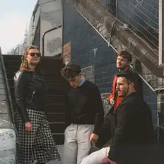 Ouve Wild Horse, vê vídeos de música, lê a biografia, vê as datas da digressão e muito mais!